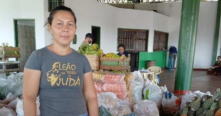 Produtora Marcilene transportou 21 sacos de macaxeira e 15 sacos de laranja