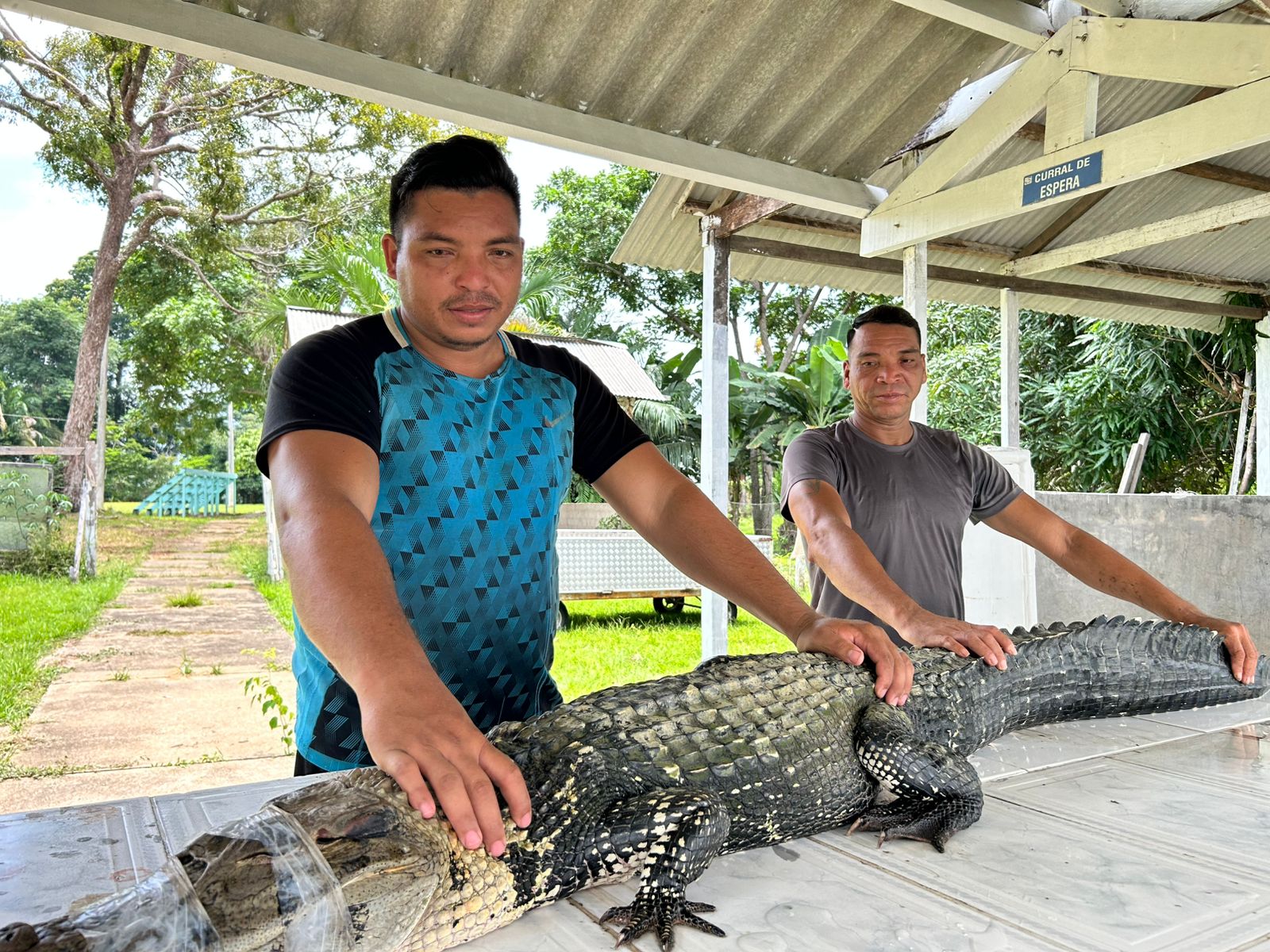 Isaías (blusa alzul e preto), ressaltou que o avanço representa reconhecimento para a comunidade