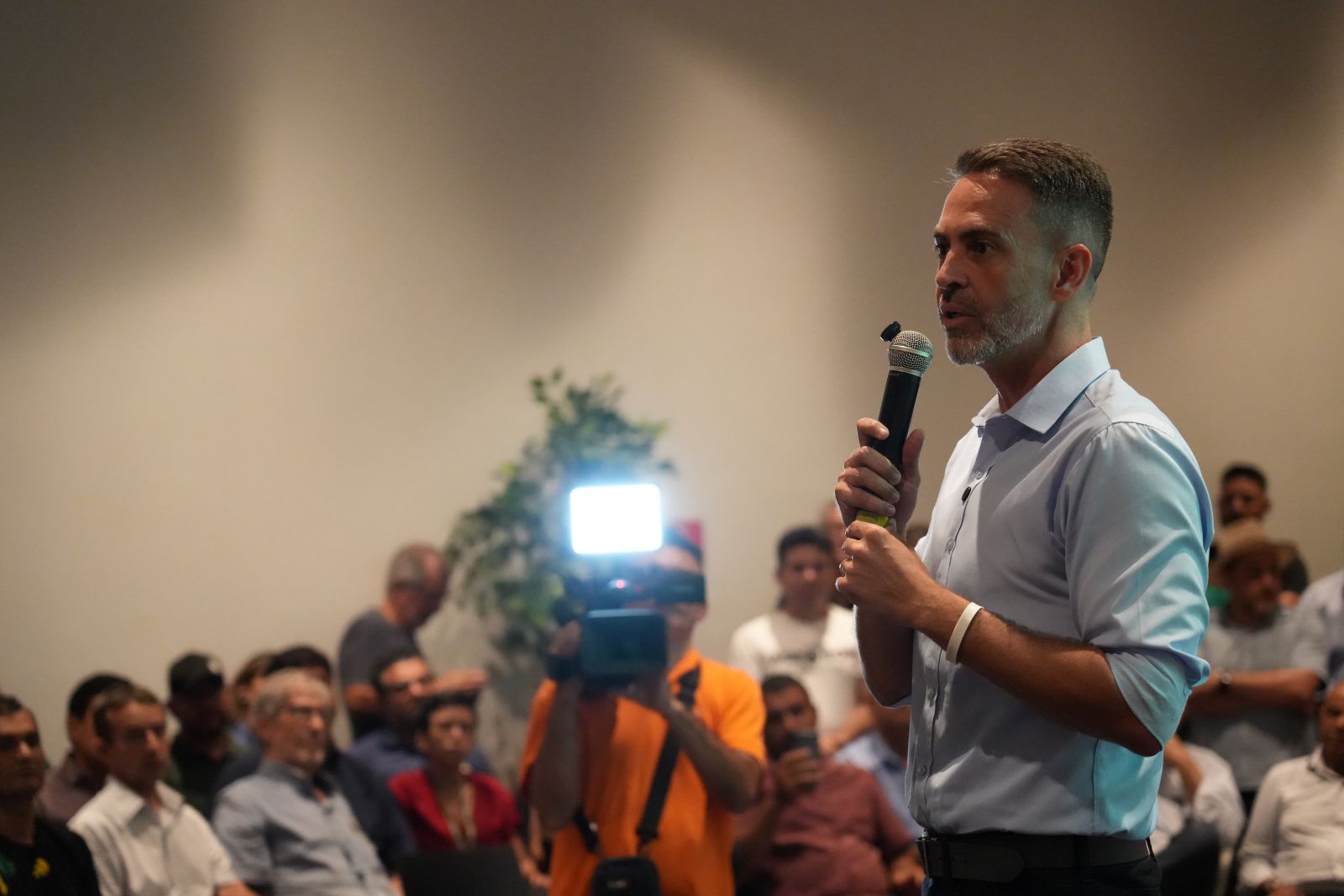 A feira serve como instrumento de fortalecimento da economia , destacou Léo Moraes 