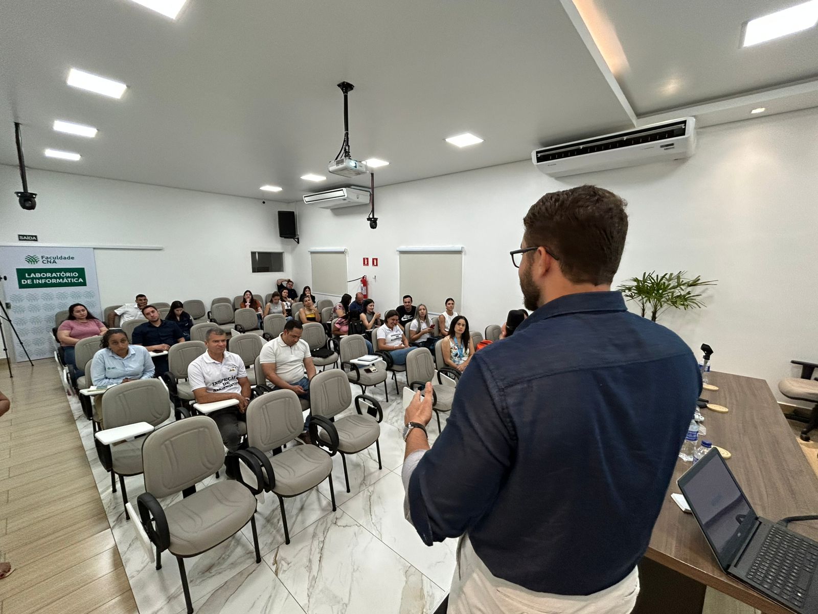 Evento aconteceu no auditório da Faperon