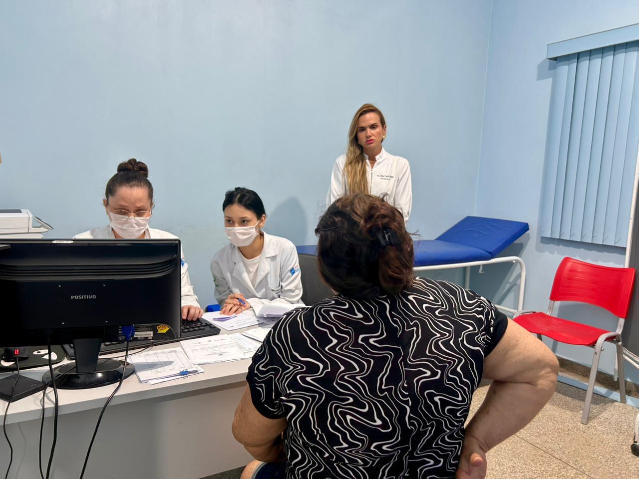 Durante o período noturno, a população teve acesso a diversos serviços