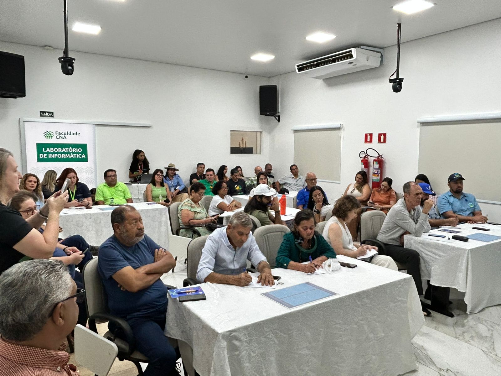 Objetivo foi levantar desafios e oportunidades para o desenvolvimento da agricultura familiar