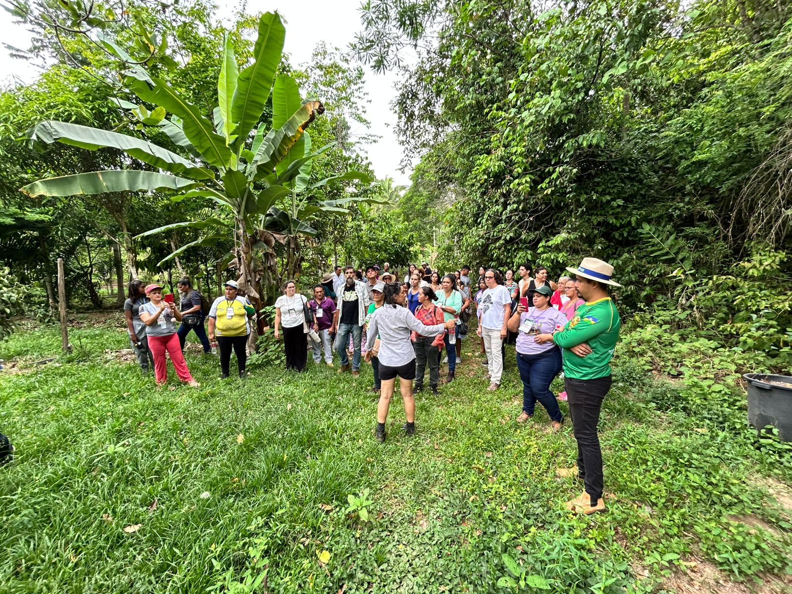 Encerramento da oficina celebra o lançamento de livro com experiências de políticas alimentares e destaque para Porto Velho.